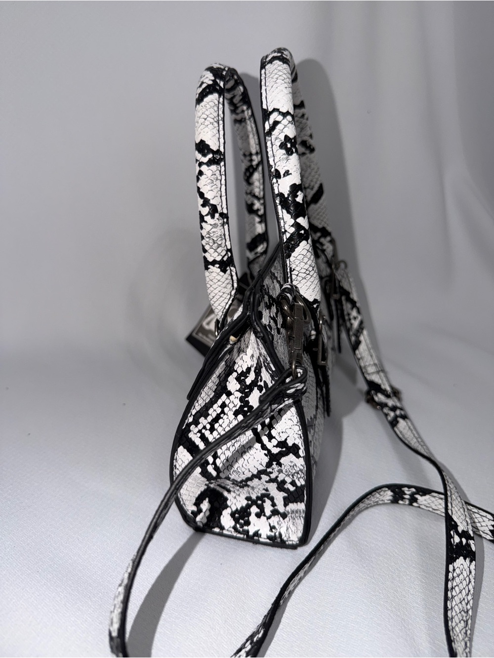 Ed Hardy Black & White Snake Print Satchel with Logo Charm - Picture 4 of 4